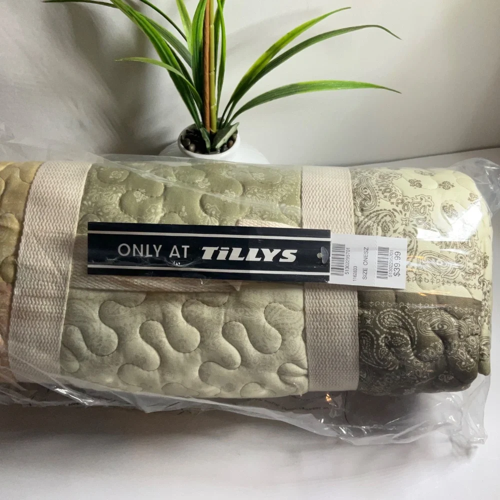 TILLY'S QUILTED BANDANA THROW BLANKET~BRAND NEW!